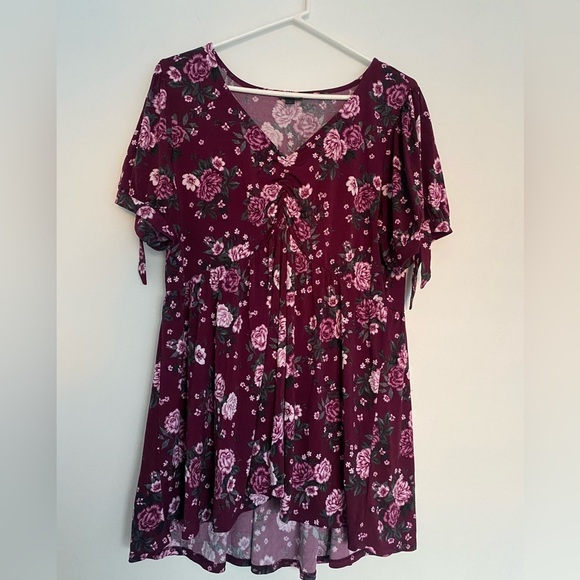 Torrid Floral Blouse Size 2 18/20 Burgundy Pink Short Tie Sleeves Romantic - Picture 2 of 10